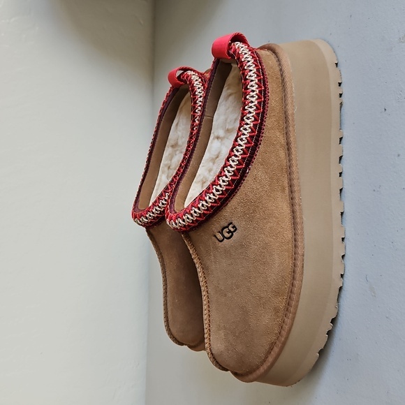 UGG Tazz II Platform - Nwot - Picture 1 of 9